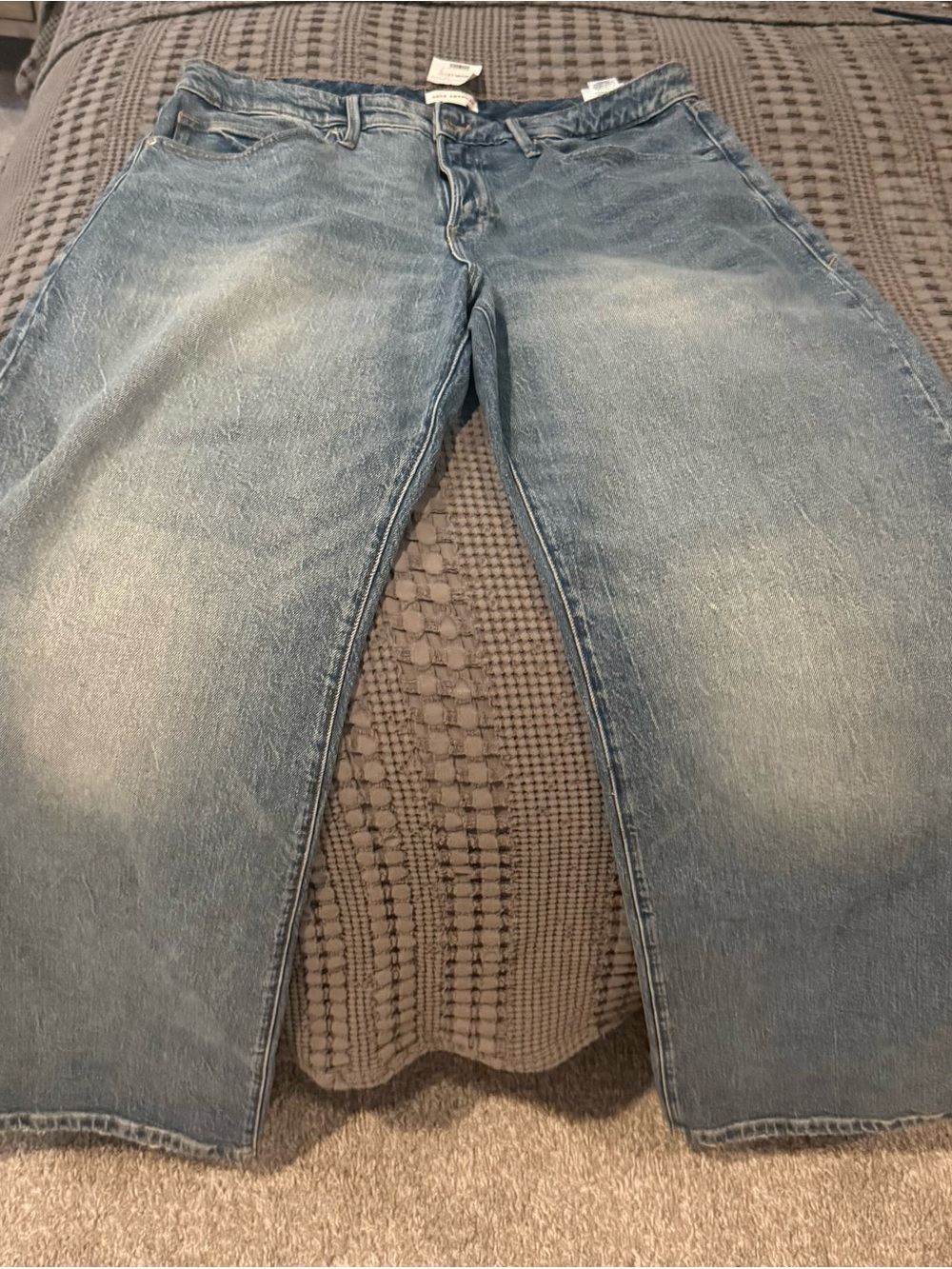 Good American Women’s Light Blue Wash Jeans - Picture 3 of 5